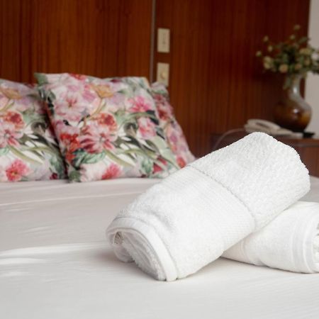 Cresta Inn Kota Panama Bagian luar foto