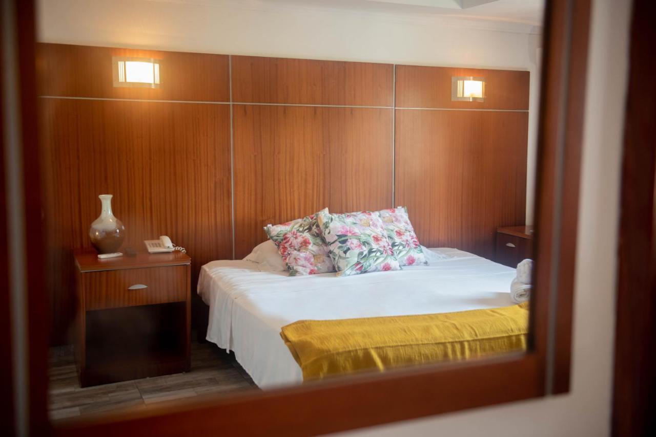 Cresta Inn Kota Panama Bagian luar foto