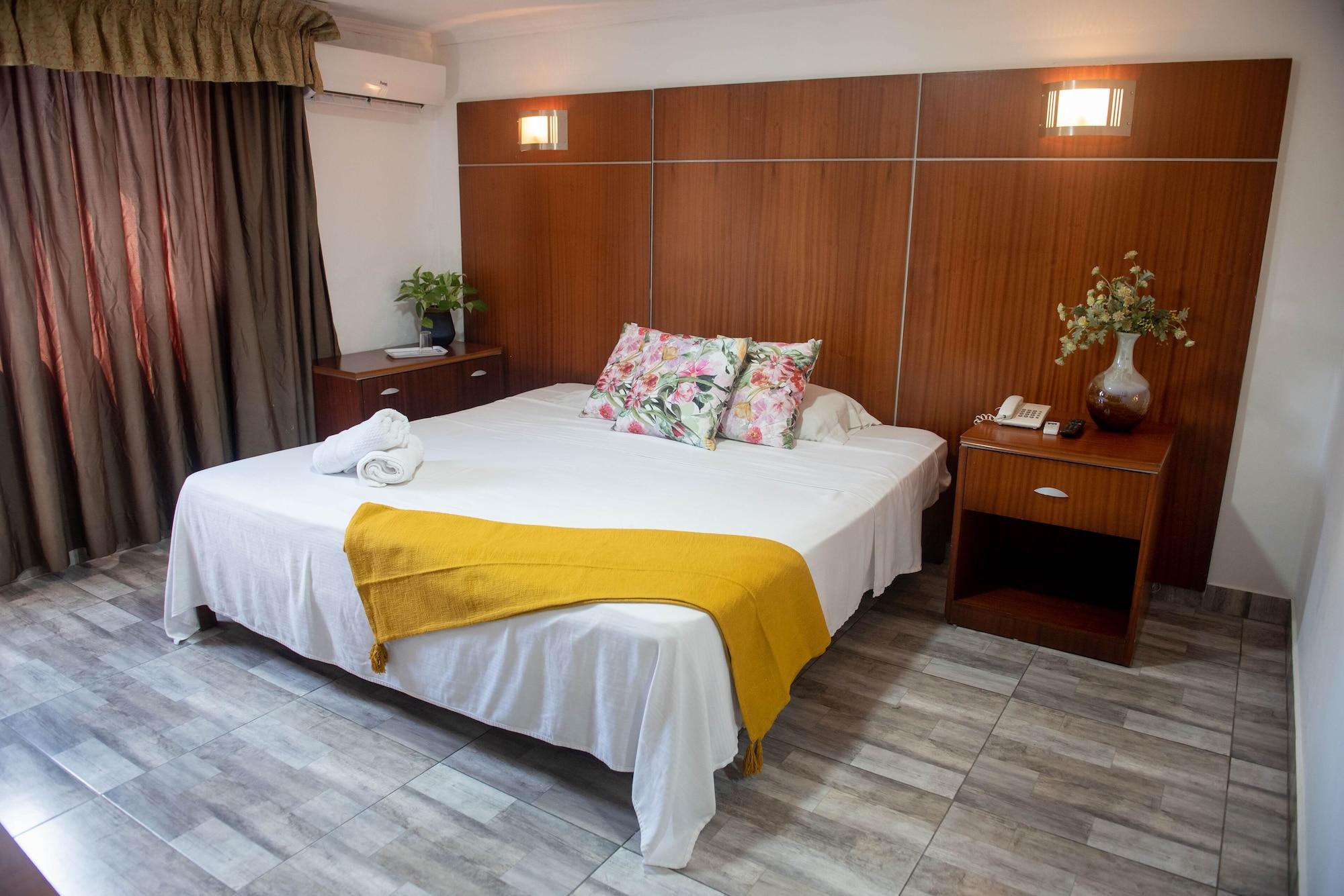 Cresta Inn Kota Panama Bagian luar foto
