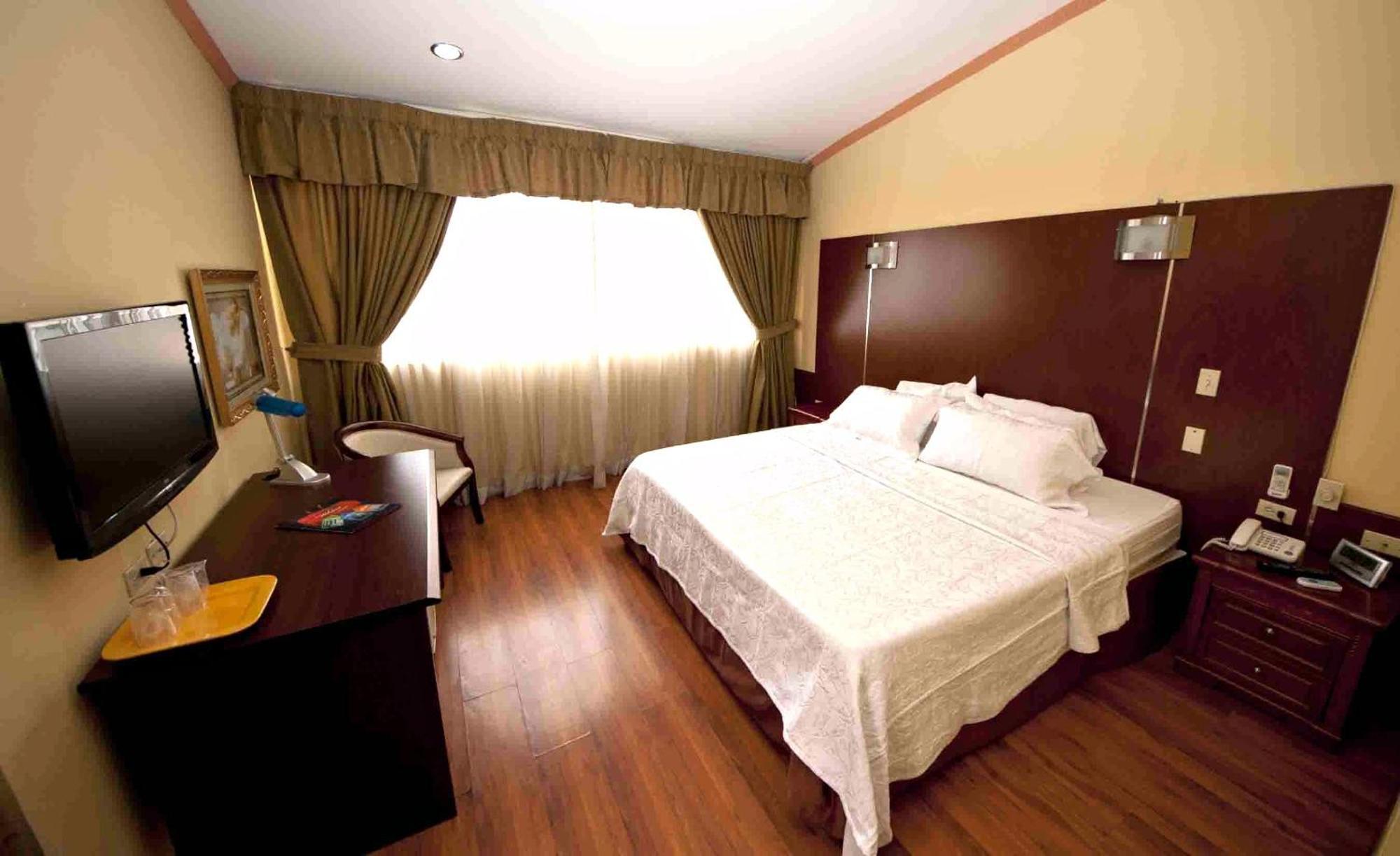 Cresta Inn Kota Panama Bagian luar foto
