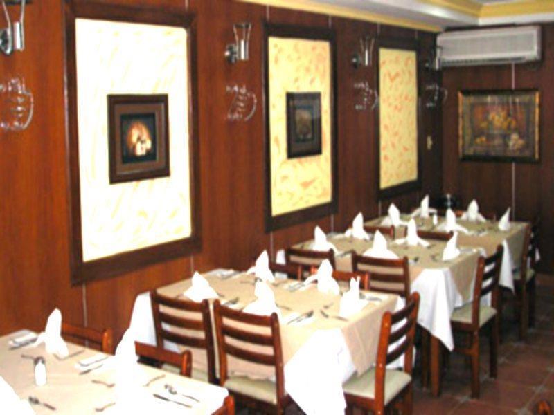 Cresta Inn Kota Panama Bagian luar foto