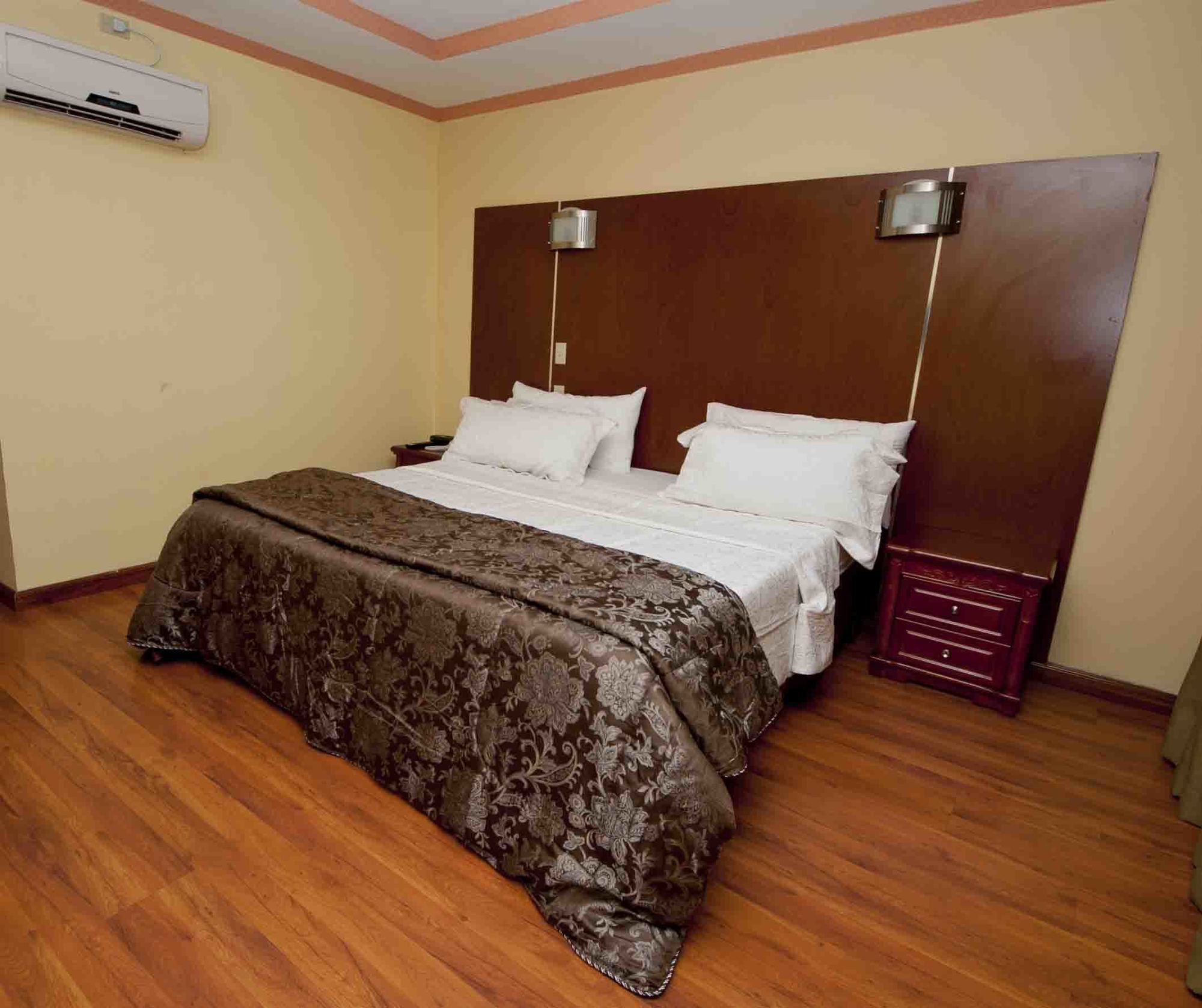 Cresta Inn Kota Panama Bagian luar foto