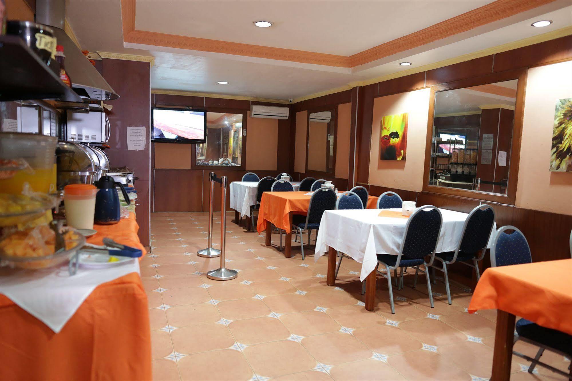 Cresta Inn Kota Panama Bagian luar foto