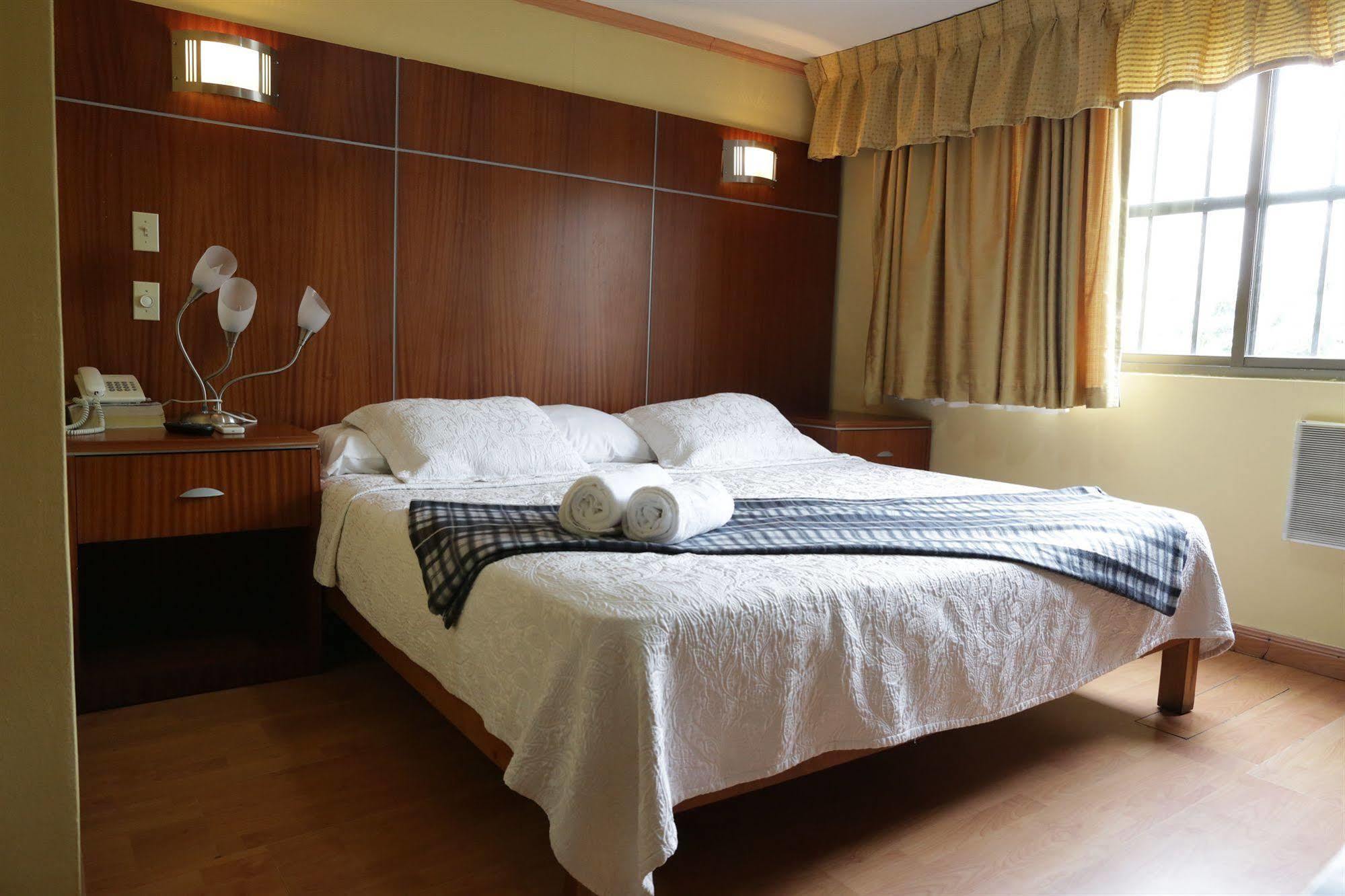 Cresta Inn Kota Panama Bagian luar foto