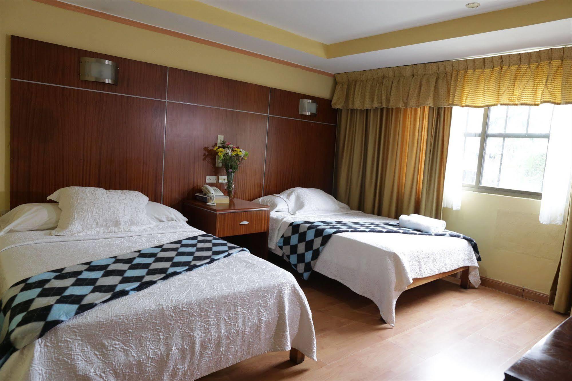 Cresta Inn Kota Panama Bagian luar foto